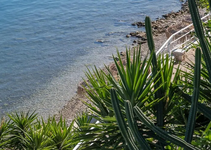 Meli Apartments & Villas